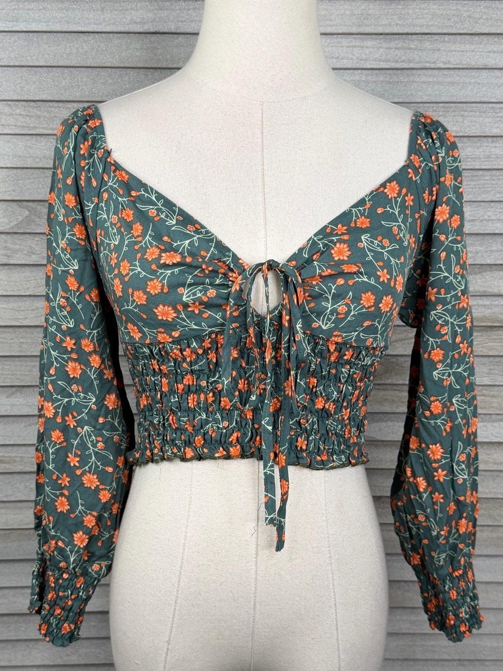 CULTURE SHOP Women's Green/Orange Ditsy Floral Long Sleeved Smocked Crop Top-OS